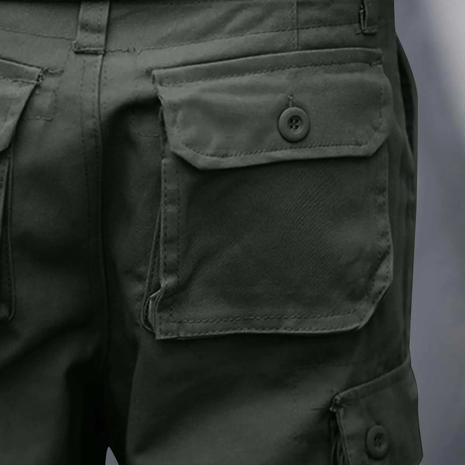Men's Athletic Gym Cargo Shorts Plus Size Solid Outdoor Wear Resistance Short with Multiple Pockets Knee Length Short